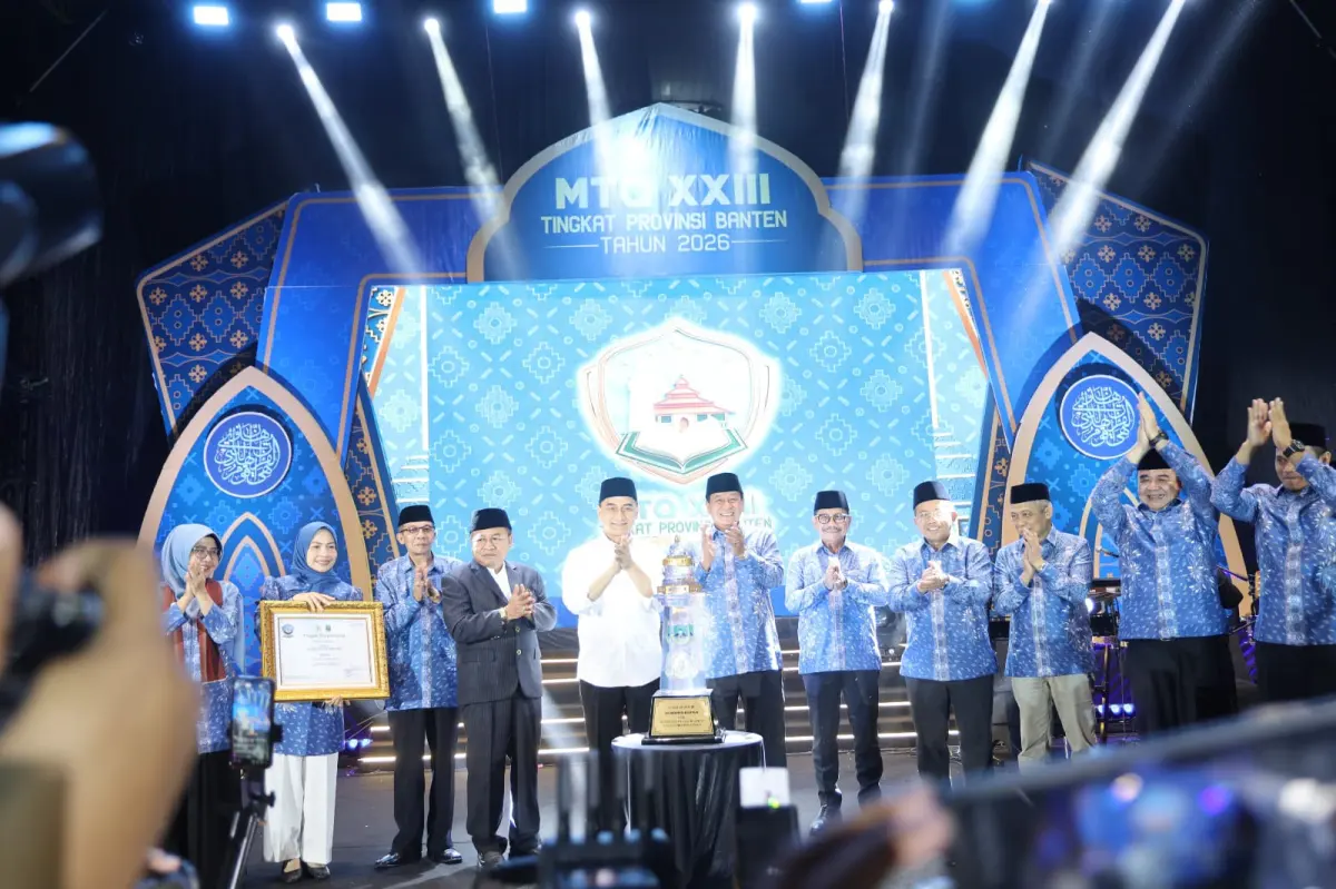 Wagub Dimyati Serahkan Piala Bergilir Ke Bupati Tangerang pada MTQ ke 23