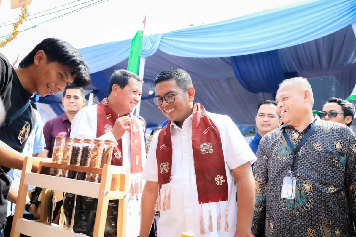 Gubernur Andra Soni Apresiasi Gotong Royong Warga Cengkok Kabupaten Tangerang