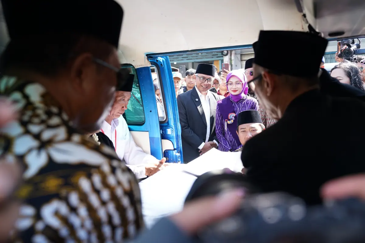 Walikota Kediri Saksikan Nikah Massal 53 Pasangan di VW Kombi, Pecahkan Rekor MURI 2026