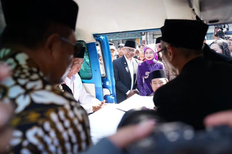 Walikota Kediri Saksikan Nikah Massal 53 Pasangan di VW Kombi, Pecahkan Rekor MURI 2026