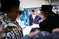 Walikota Kediri Saksikan Nikah Massal 53 Pasangan di VW Kombi, Pecahkan Rekor MURI 2026