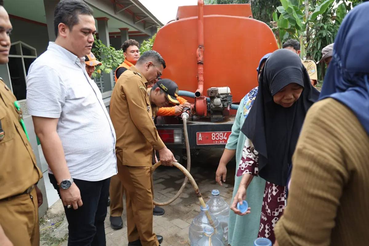 Kemarau Panjang, Gubernur Andra Soni Suplai Air Bersih  di Kabupaten Tangerang