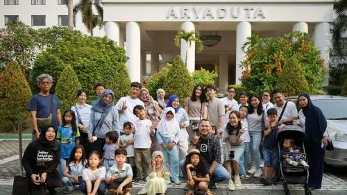 ARYADUTA Lippo Village Ajak Keluarga Rayakan Hari Anak Nasional Lewat Family Photo Walk Bersama Kanca Kids dan Boylagi