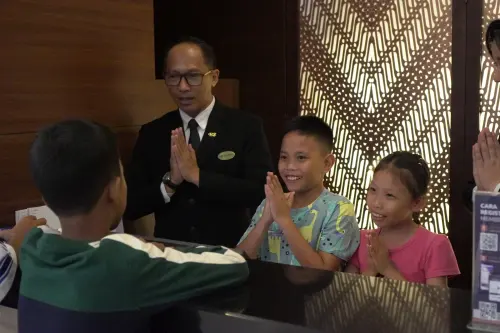 Santika Indonesia Hotels & Resorts Kenalkan Dunia Perhotelan Kepada Anak-anak Asuhan SOS Children’s Villages di Indonesia