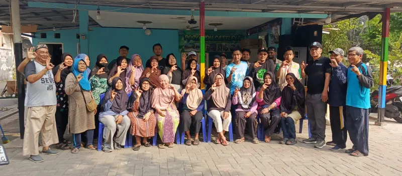 Kerja Bakti RW 03 Cempaka Putih Sambut HUT RI ke-81, Libatkan Mahasiswa KKN UMJ