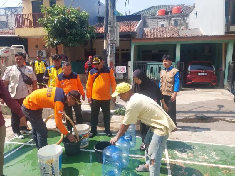 Kemarau Panjang Pemkot Tangsel Kirim 339.200 Liter Air Bersih