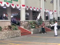 Ribuan Santri Wali Barokah Meriahkan HUT RI, KH Sunarto Tekankan Karakter dan Bijak Gunakan AI