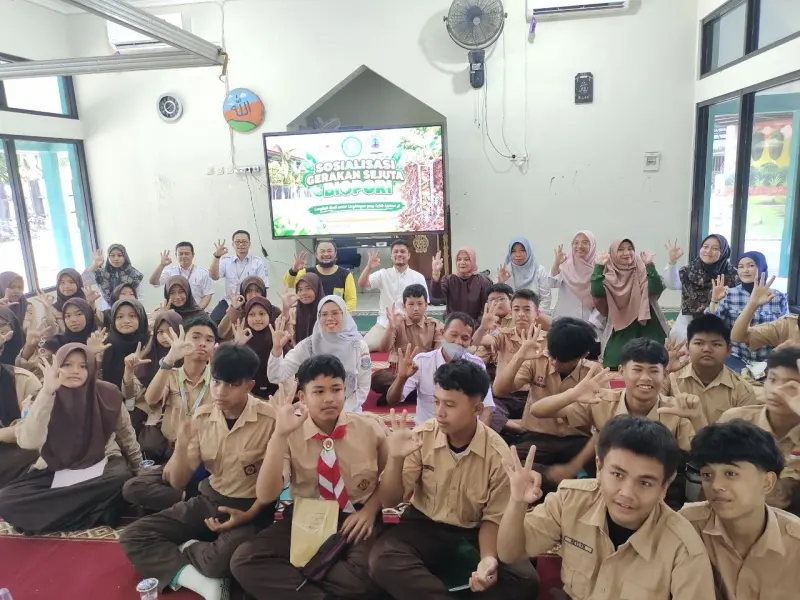 DLH Tangsel Edukasi Siswa SMPN 22 Lewat Gerakan Sejuta Biopori