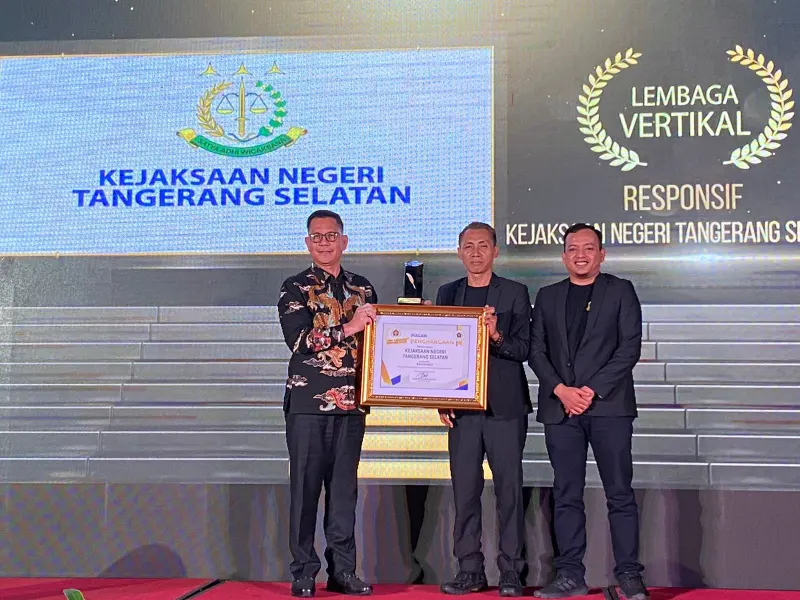 Solid Bangun Kerjasama, Kejari Tangsel Terima Penghargaan Pers
