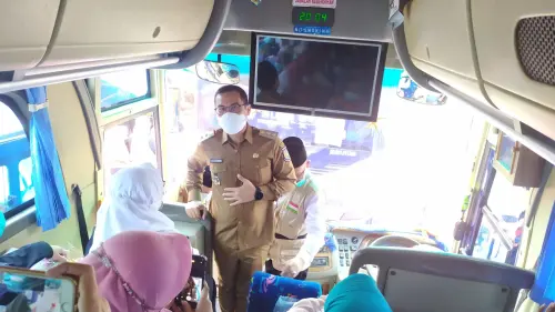 Jamaah Haji Kloter 25 JKG Tangsel Disambut Wakil Walikota  Pilar Saga Ichsan