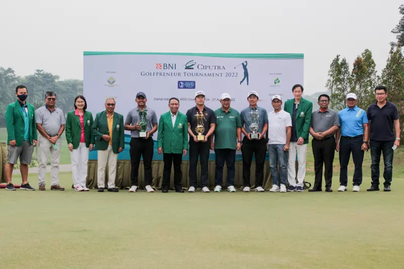 Suteepat Prateeptienchai Angkat Trofi Pada Ajang BNI Ciputra Golfpreneur Tournament ADT 2022
