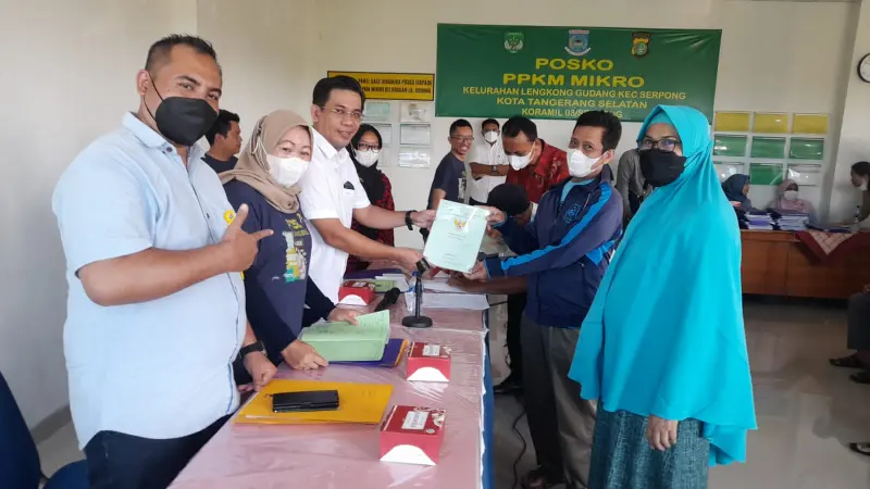 BPN Tangsel Bagikan Sertipikat PTSL di Lengkong Gudang Tangsel