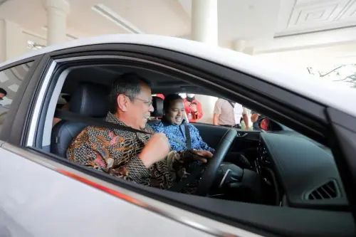 Kendaraan Dinas Pemkot Tangsel  Bakal Menggunakan Tenga Listrik