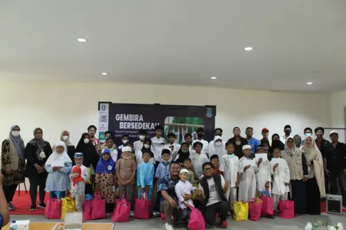 Patut Dicontoh, Komunitas Semut Kecil dan UMKM Pasar Gintung Tangsel Bahagiakan Yatim dan Dhuafa  