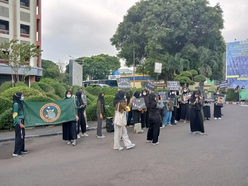Primata Terancam Punah, Mahasiswa UIN Jakarta Serukan Jaga dan Lindungi