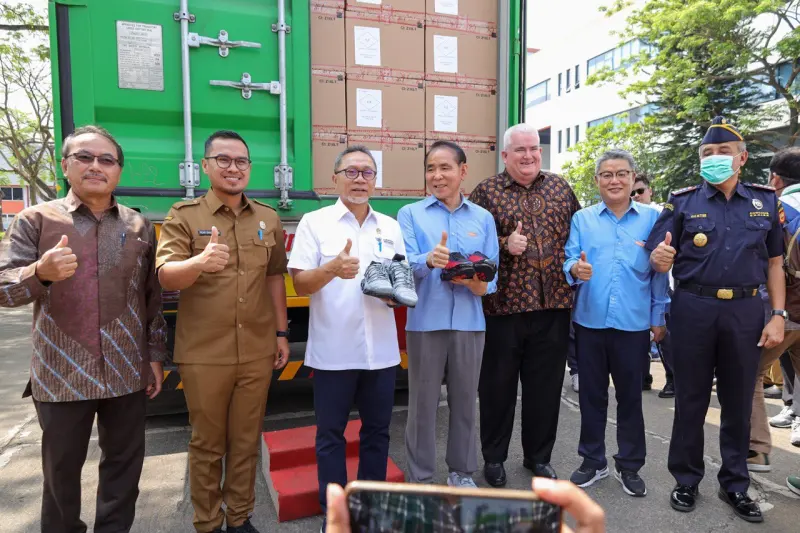 Waw! 6.700 Pasang Sepatu Asal Tangsel Dikirim ke Belanda, Begini Kata Pilar dan Mendag Zulhas