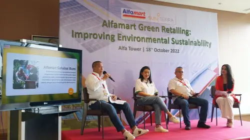 Komitmen Selamatkan Bumi, Alfamart Gunakan Energi Terbarukan