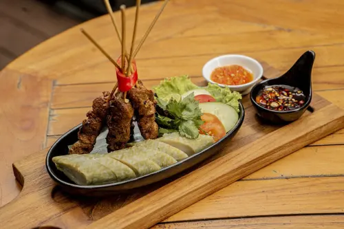 Nikmati Sensasi Hawaiian Pizza dan Sate Maranggi di Aviary Bintaro