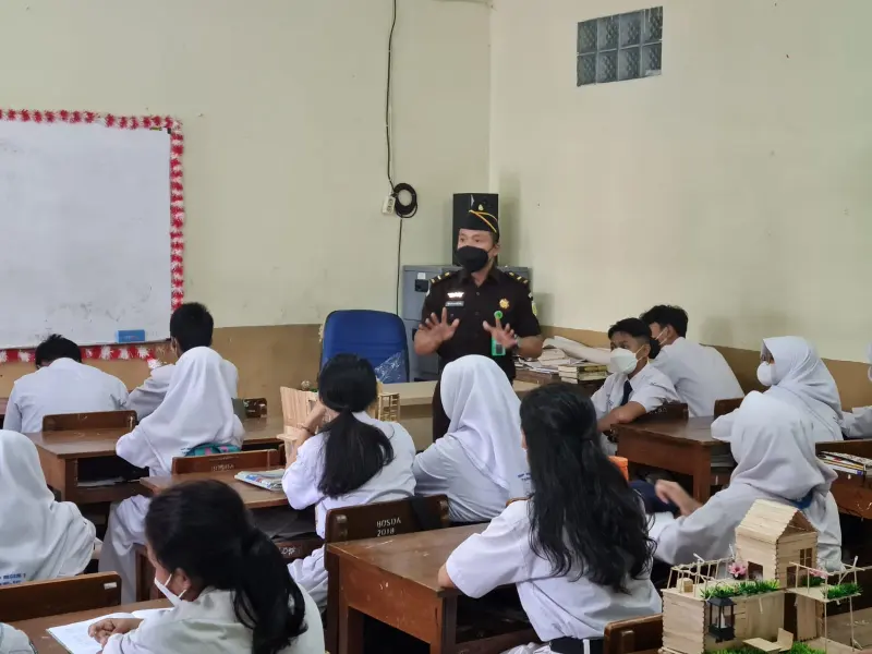 Saat Upacara, Kejari Tangsel Edukasi Siswa  Jauhi Aksi Tawuran