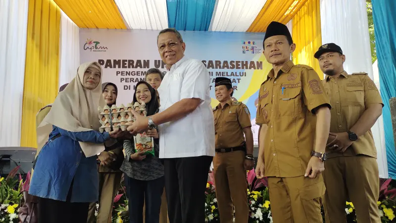 Stand Bazar Ciputat Timur Diserbu Warga, Barang Ludes Laris Manis