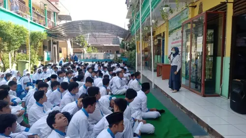 Tim Lakukan Pembinaan Ke Sekolah-Sekolah, Wujudkan Adiwiyata Tingkat Kota