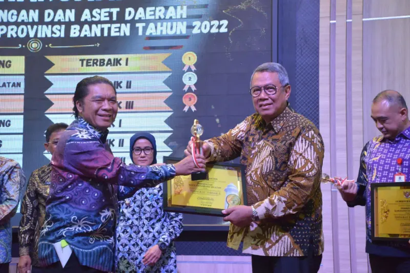 Pemkot Tangsel Raih Penghargaan Terbaik ke-II Pengelolaan Keuangan dan Aset Daerah, Pj Gubernur Banten Apresiasi