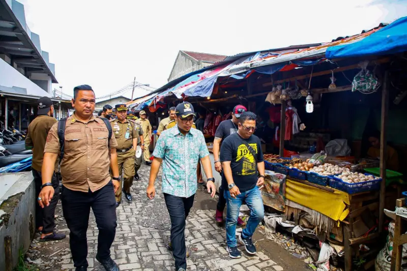 Pilar Pimpin Penertiban Pasar Ciputat, Warga Senang Jalannya Lebar