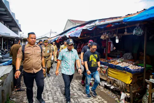 Pilar Pimpin Penertiban Pasar Ciputat, Warga Senang Jalannya Lebar