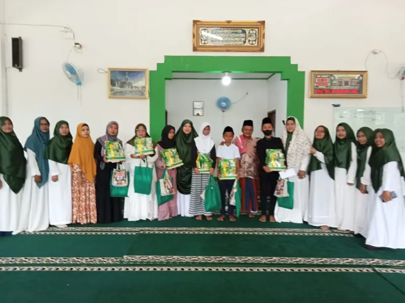 Santunan Yatim Piatu Jadi Rangkaian Majelis Taklim RisqonÂ HasanahÂ  Jelang RamadanÂ 1444 H