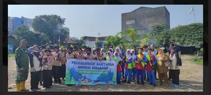 Siswa SDN 02 Serpong Hijaukan Bantaran Cisadane