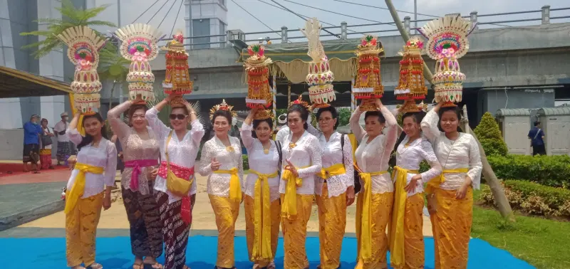 Upacara Melasti Sambut Hari Raya Nyepi di Taman Brantas