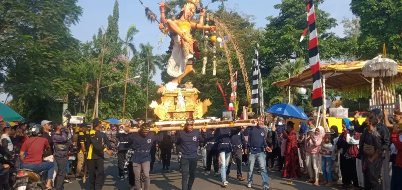 Warga Padati Kirab Ogoh-Ogoh, Walikota Kediri Ingin Jadi Agenda Wisata