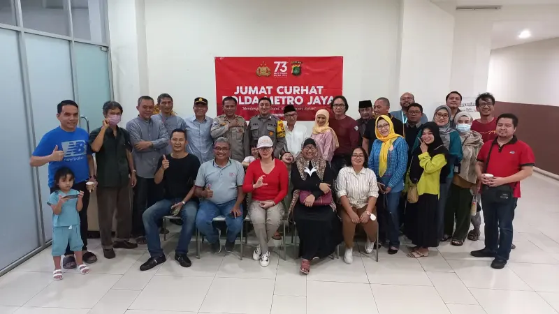 Penghuni Apartemen City Light Bukber Sekaligus Curhat Bareng Polisi