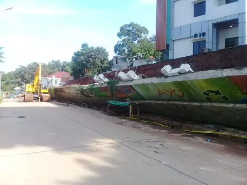 Perbaikan Tembok yang Longsor di Kantor Kelurahan Babakan Tangsel Terus Dikebut