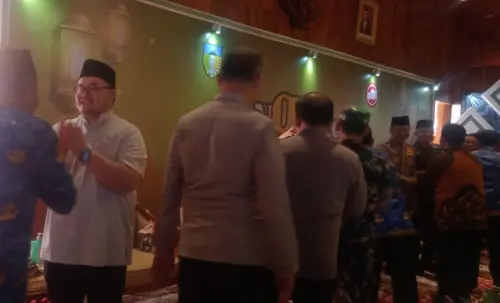 Puluhan Ribu Warga Bersalaman Dengan Mas Bupati Kediri