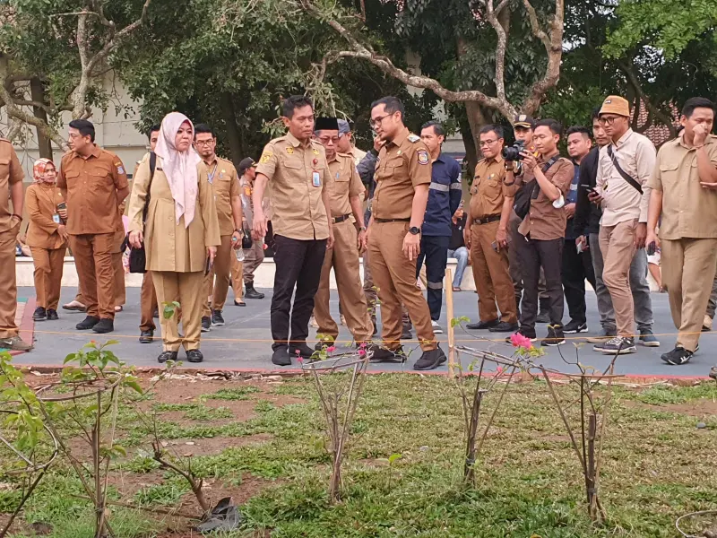 Sekdis DCKTR Dampingi Wawalkot Pilar Pantau Pembenahan Alun-Alun Pamulang&nbsp;