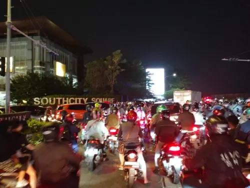 Usai Libur Lebaran, Jalan Raya Pondok Cabe Macet Parah