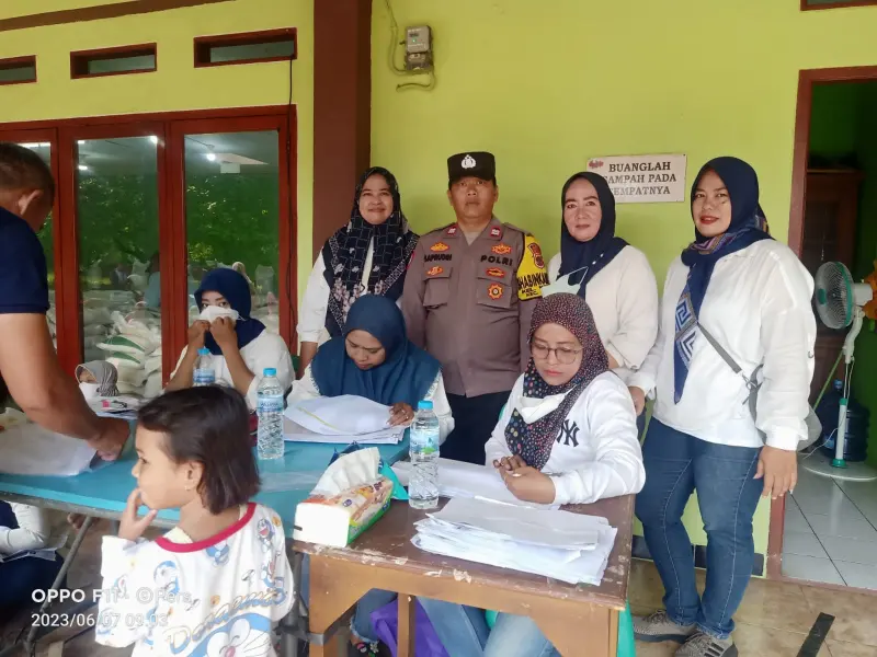 1.292 Warga Kedaung Tangsel Terima Bantuan Beras 10 kg