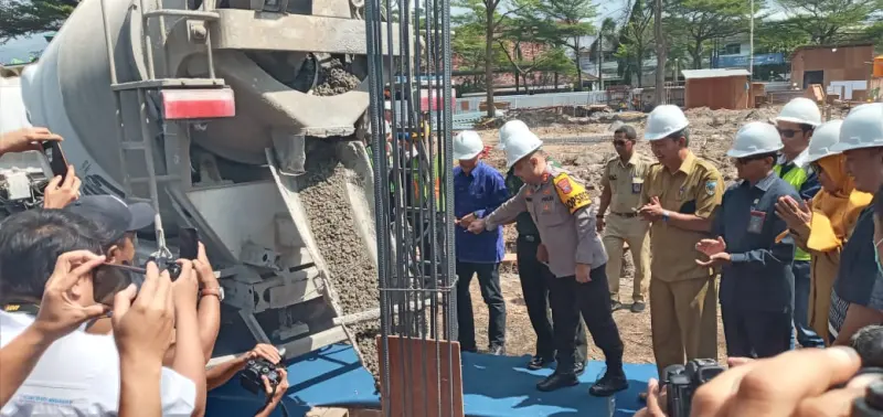 Revitalisasi Alun-Alun Kediri Dimulai, Wali Kota Lakukan Peletakan Batu Pertama
