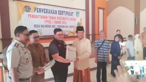 BPN Kabupaten Kediri Serahkan 366 Sertifikat PTSL