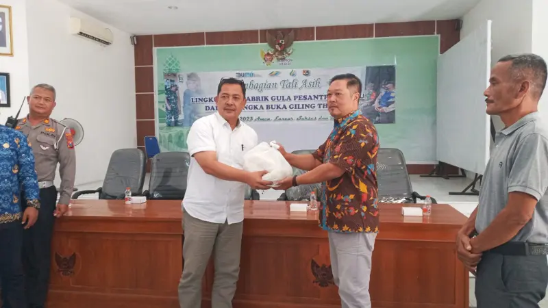 Pabrik Gula PT.SGN Salurkan Bantuan Bagi Warga Sekitar Terdampak Polusi