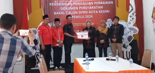 PDIP Kota Kediri Serahkan   Berkas Bacaleg, KPU Nyatakan Perbaikan  LengkapÂ 