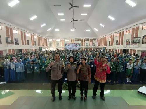 Polsek Mojoroto Edukasi Pelajar Taat Hukum Melalui MPLS Tingkat SMA