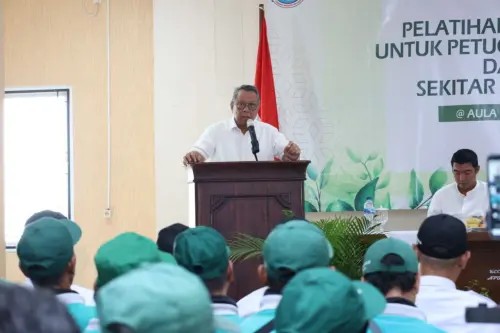Petugas Pemelihara Taman di Tangsel Dapat PelatihanÂ 