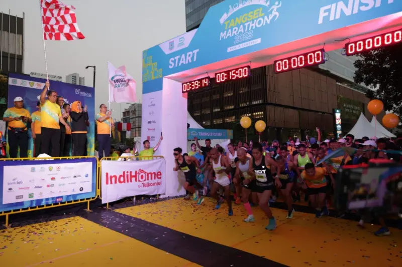 Benyamin Lepas Ribuan Peserta Tangsel Marathon 2023