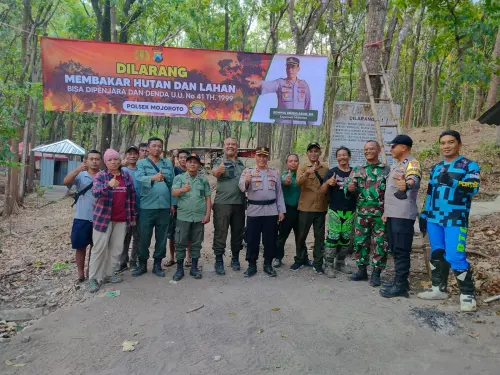 Cegah Karhutla, Polsek Mojoroto Pasang Spanduk Imbauan&nbsp;