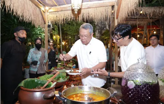 Pembukaan Warung Kondre Milik Andre Taulany Dihadiri Walkot Benyamin