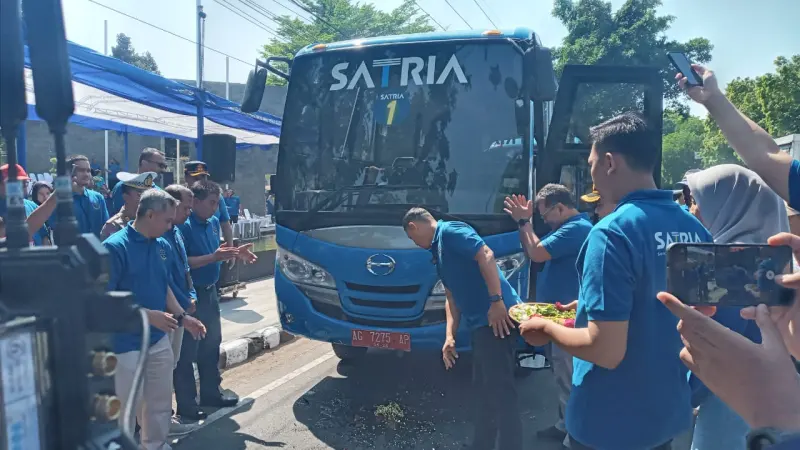 Walkot Kediri Abdullah Luncurkan Bus Satria