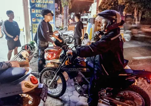Antisipasi Kejahatan dan Gangguan Kamtibmas, Polsek Mojoroto Keliling Tengah Malam