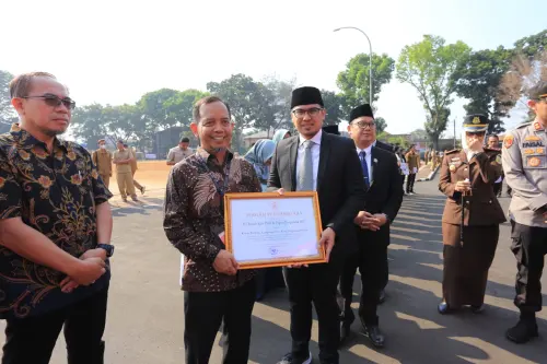 Usai Serahkan Penghargaan ke PT Indah Kiat Tangerang Mill, Pilar Minta Perusahaan di Tangsel Tiru IKPP